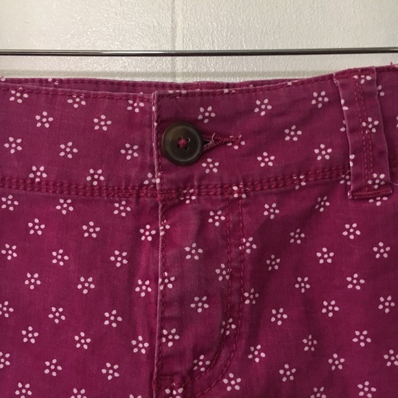 • magenta patterned medium length shorts • - Picture 3 of 7